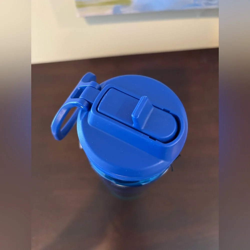 Lululemon Back to Life Clear Bottle 24oz Straw Lid Blue Green Ombre - Picture 3 of 4